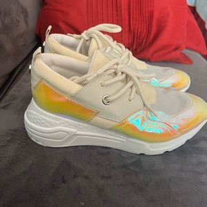 Steve Madden Womens Cliff Ivory Iridescent Low Top Fashion Sneakers Shoes NWT